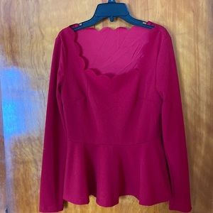 Gorgeous Res blouse with scalloped neckline